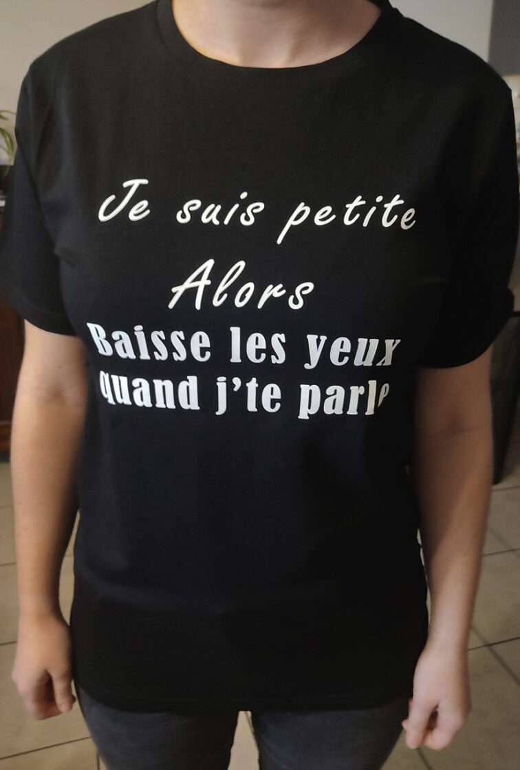T-Shirt avec marquage flex thermocollant "je suis petite ..." – Image 2